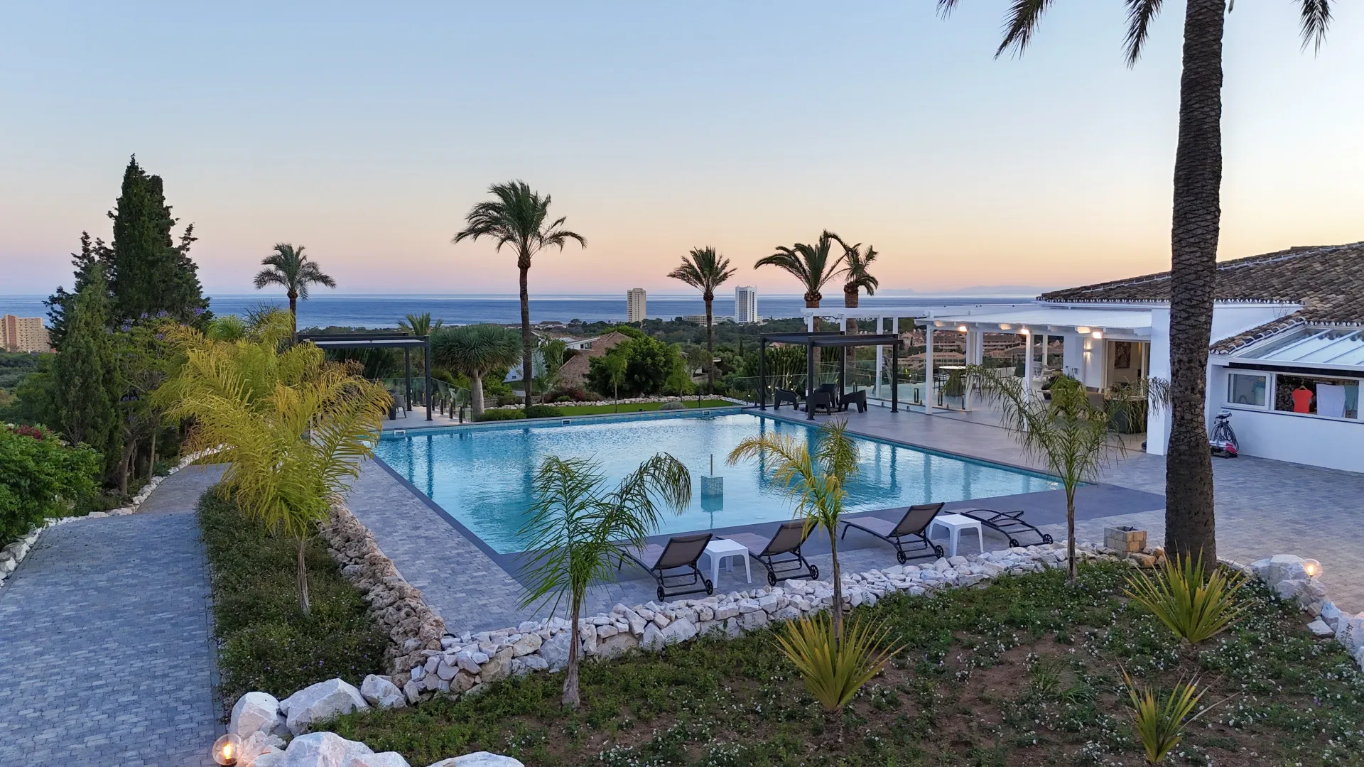 7 bedrooms Elviria villa for sale
