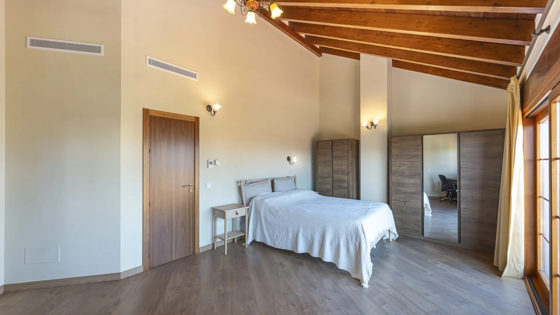 Se vende villa con 6 dormitorios en El Rosario
