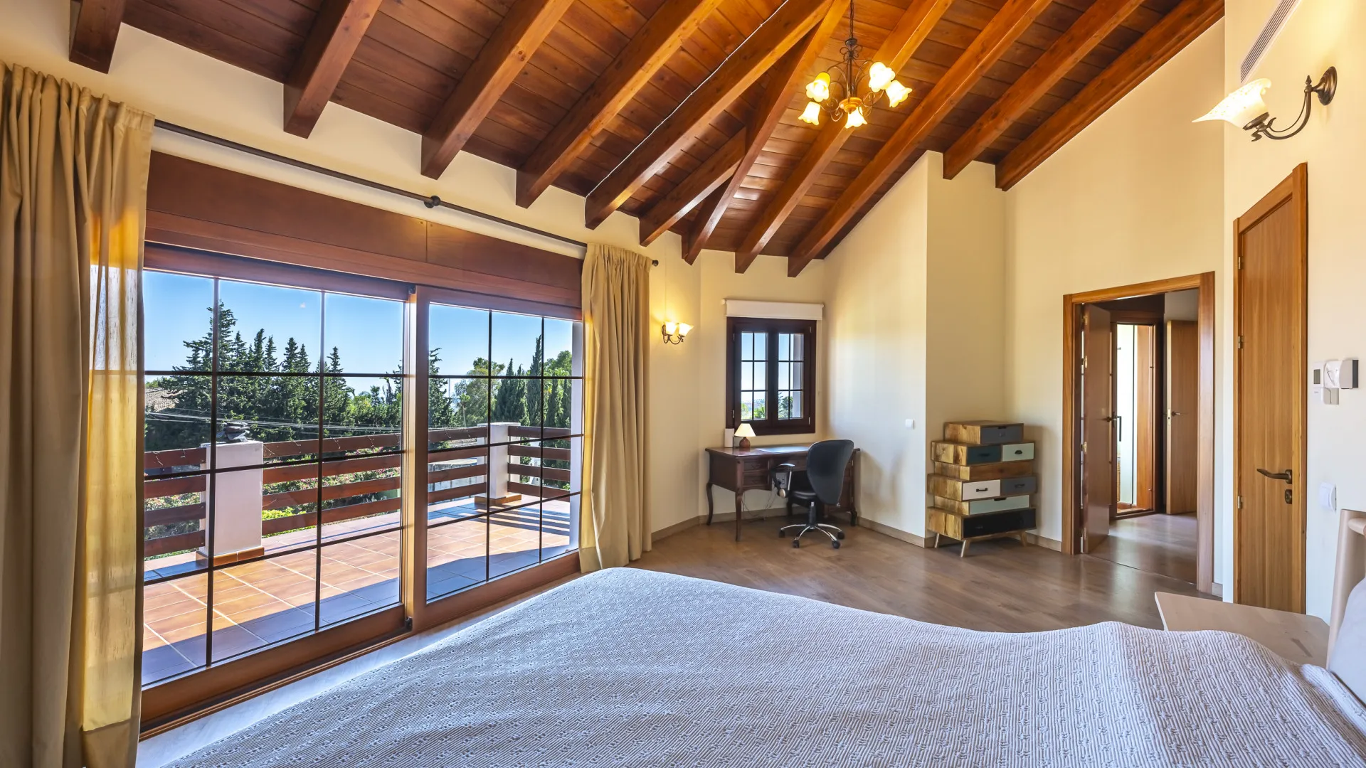 Se vende villa con 6 dormitorios en El Rosario