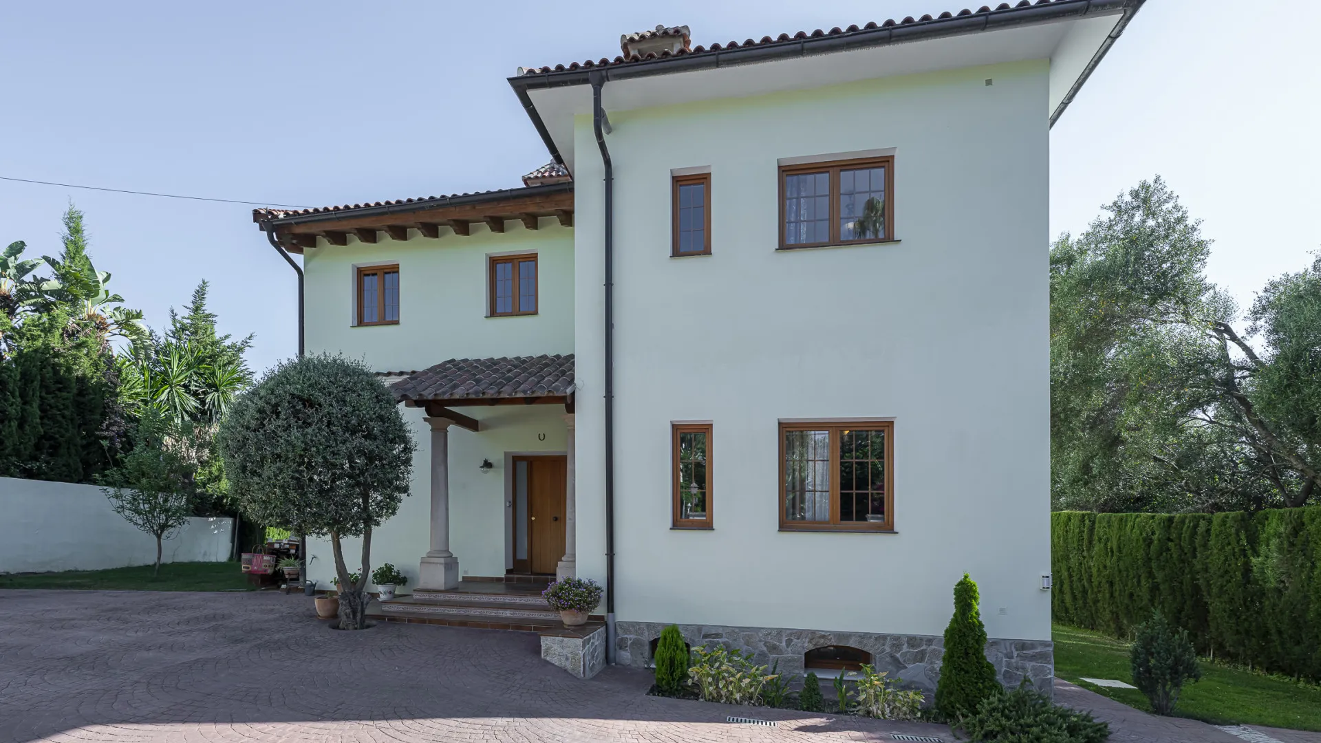 Se vende villa con 6 dormitorios en El Rosario