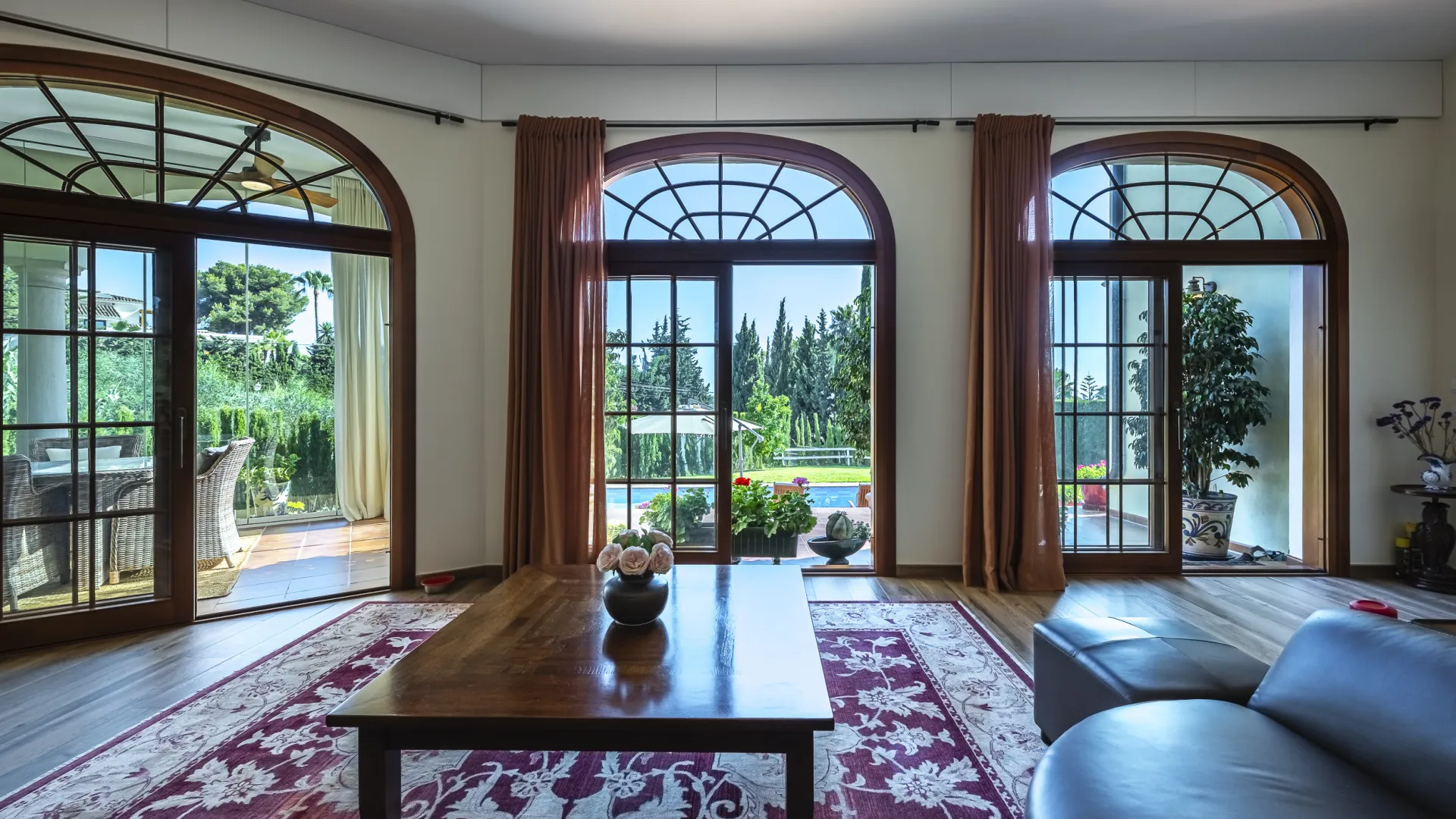 Se vende villa con 6 dormitorios en El Rosario