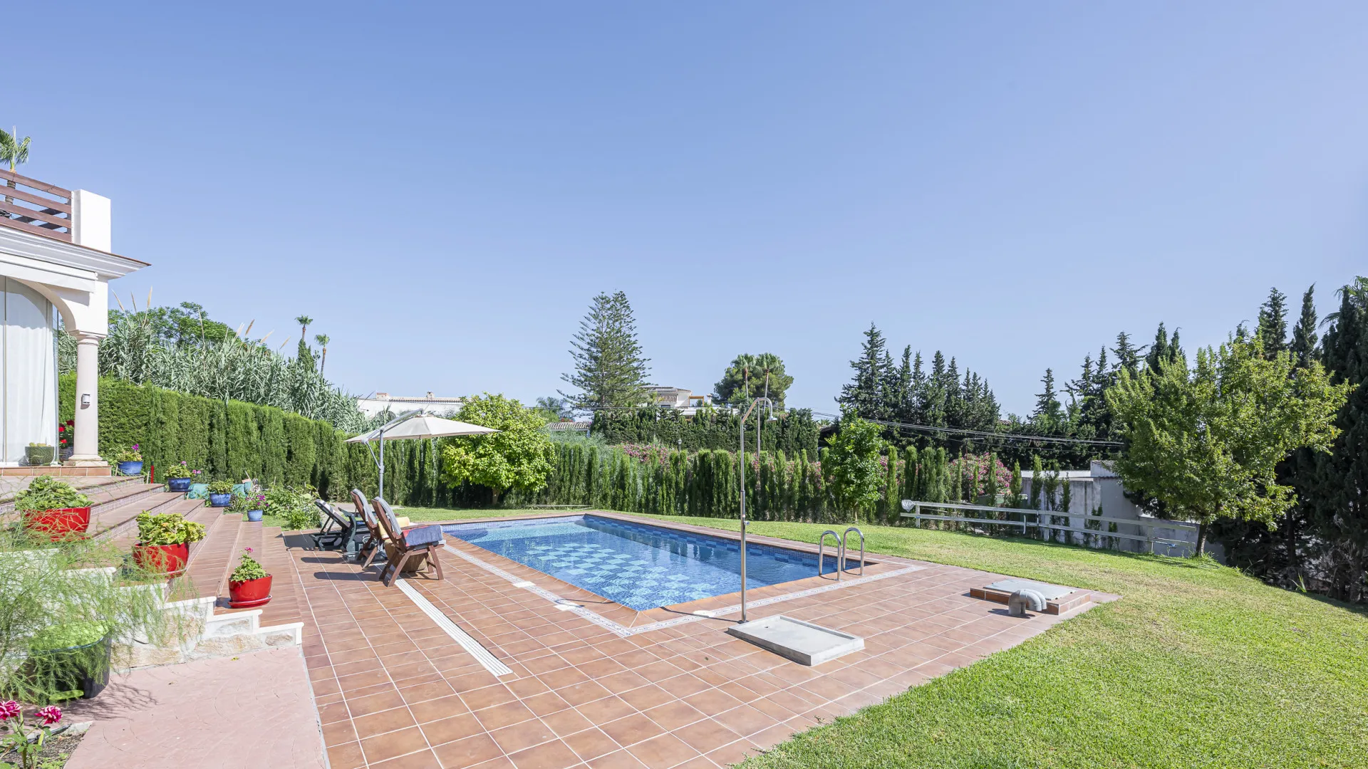 Se vende villa con 6 dormitorios en El Rosario