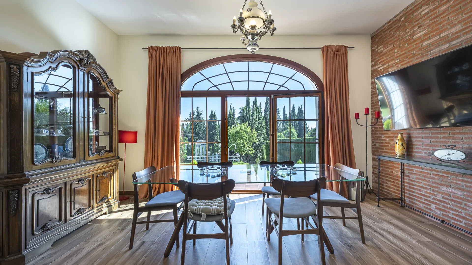 Se vende villa con 6 dormitorios en El Rosario