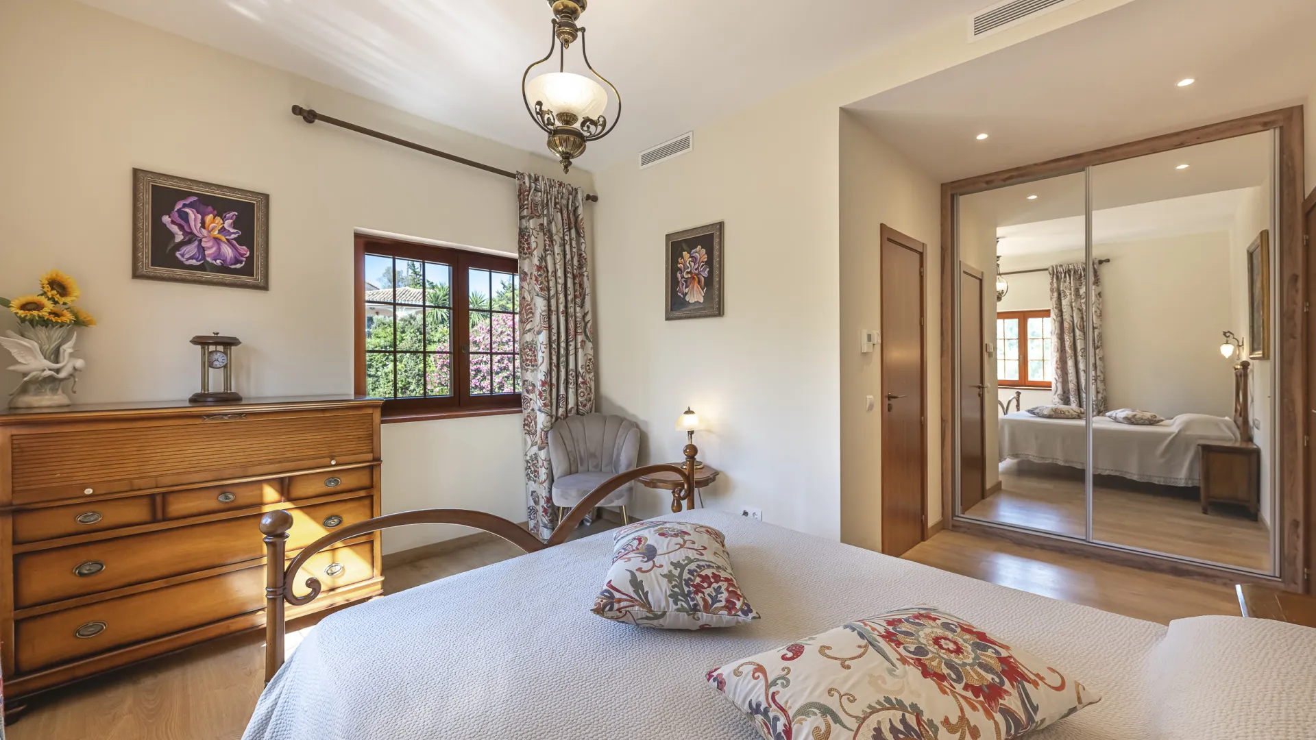 Se vende villa con 6 dormitorios en El Rosario