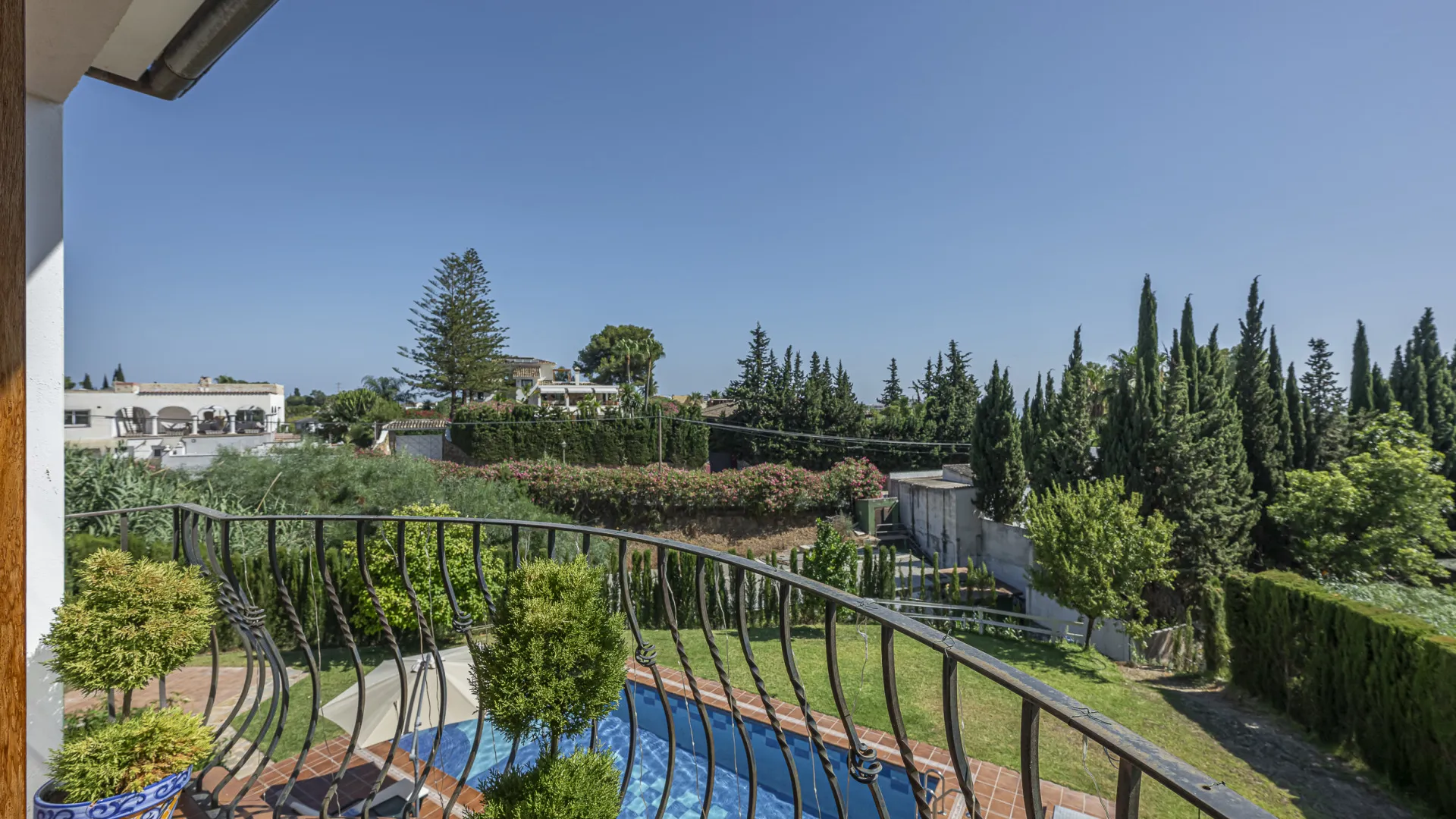 Se vende villa con 6 dormitorios en El Rosario