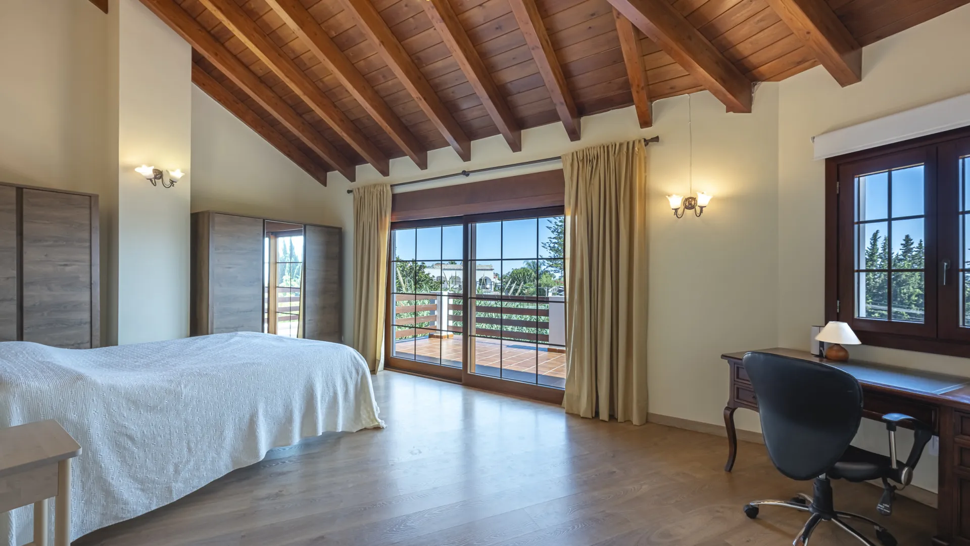 Se vende villa con 6 dormitorios en El Rosario