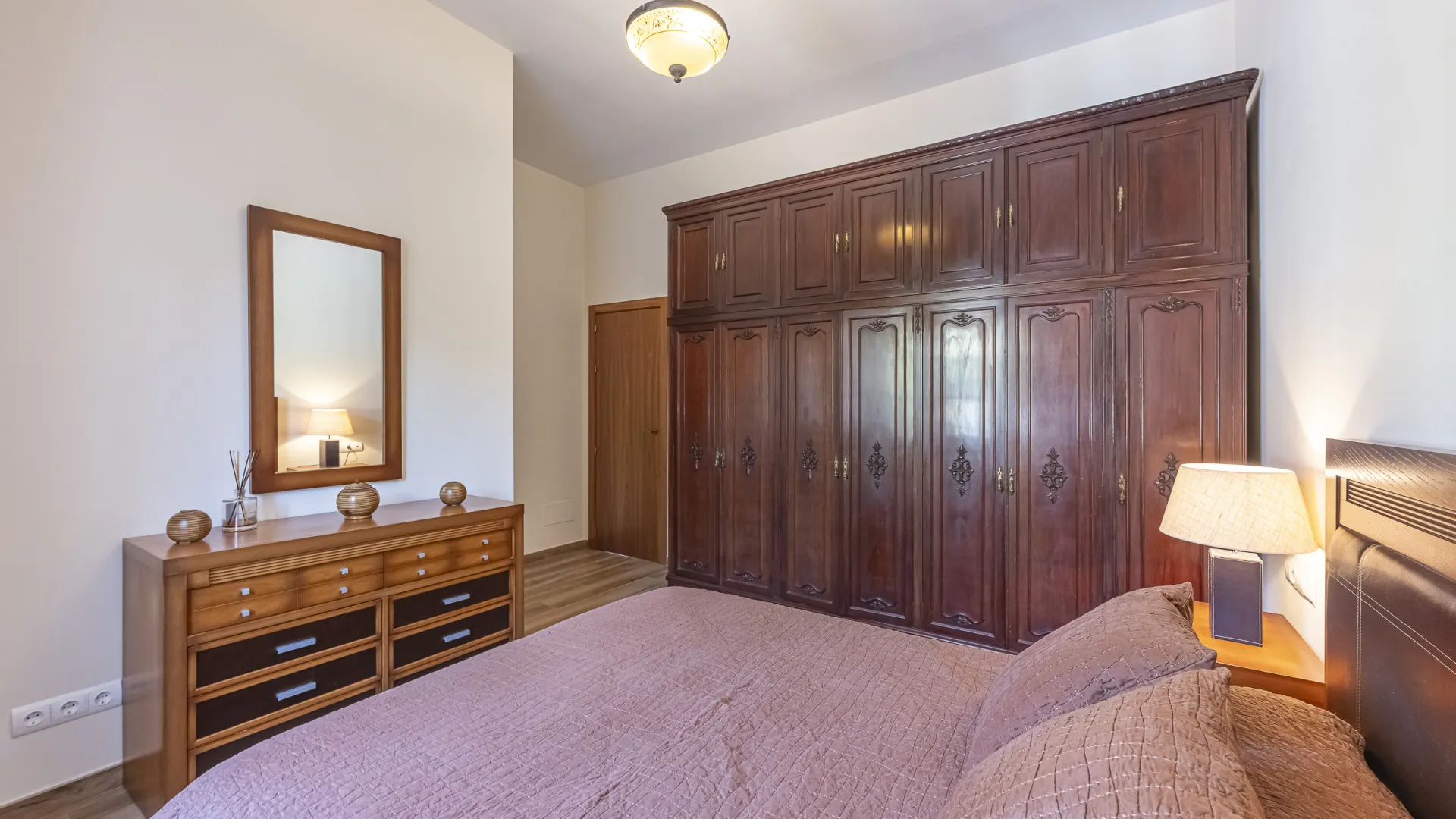 Se vende villa con 6 dormitorios en El Rosario