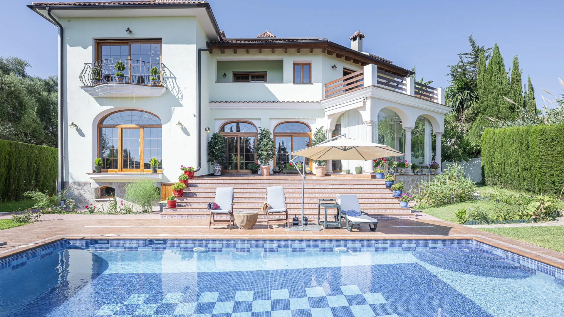 Se vende villa con 6 dormitorios en El Rosario