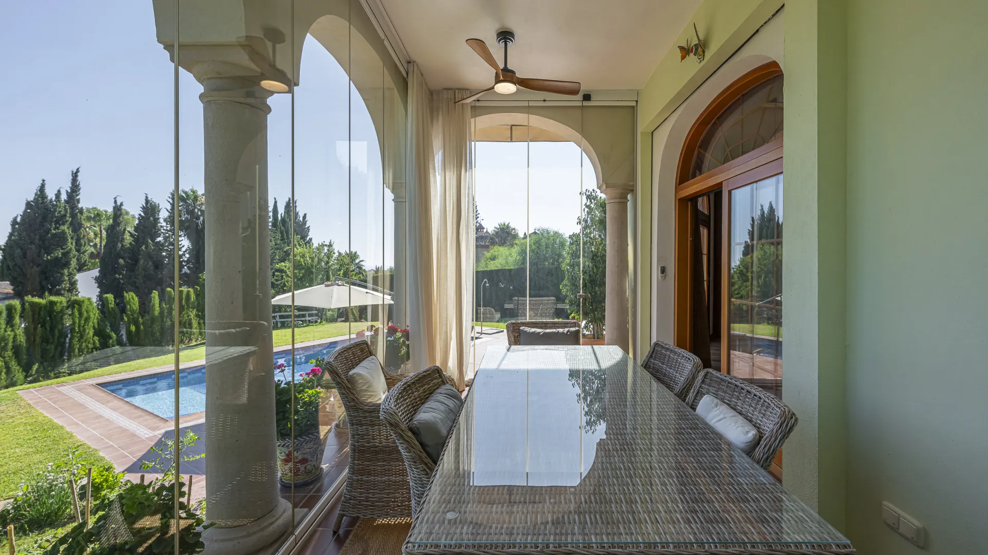 Se vende villa con 6 dormitorios en El Rosario
