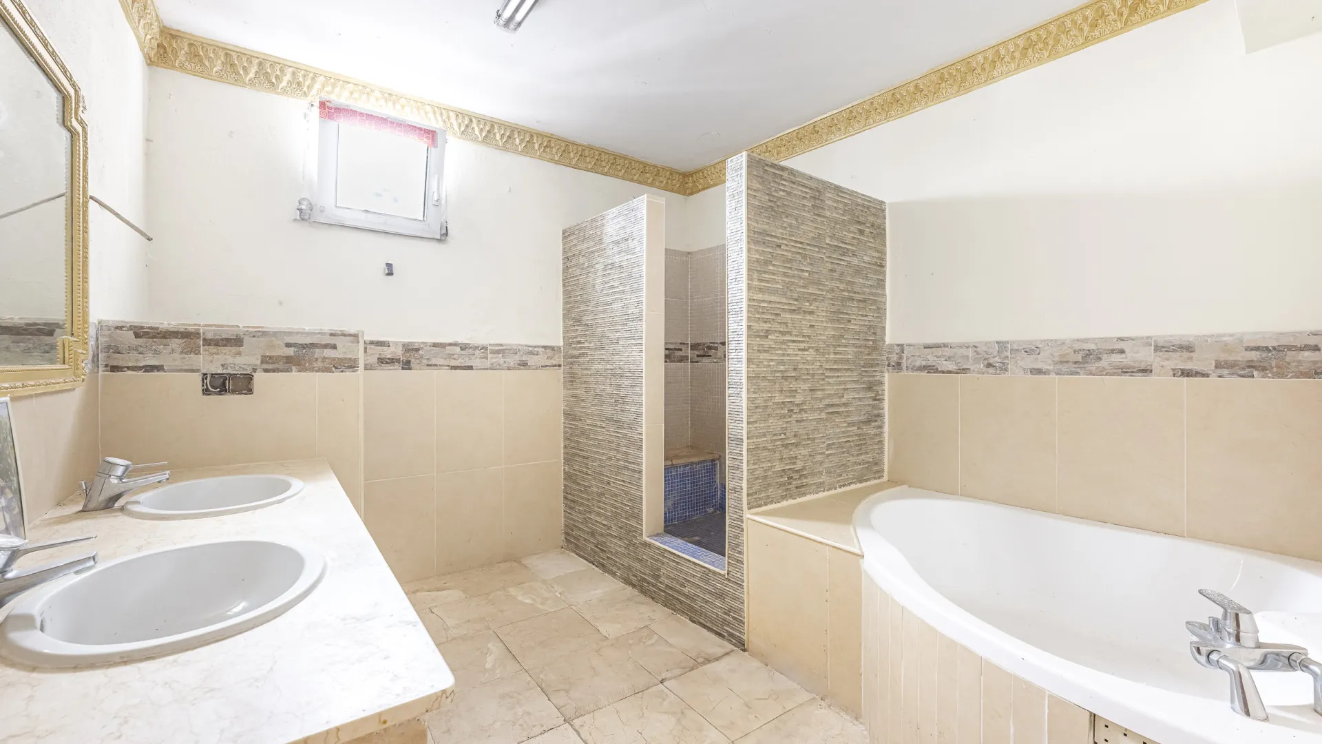 Se vende adosado en Benahavis de 5 dormitorios