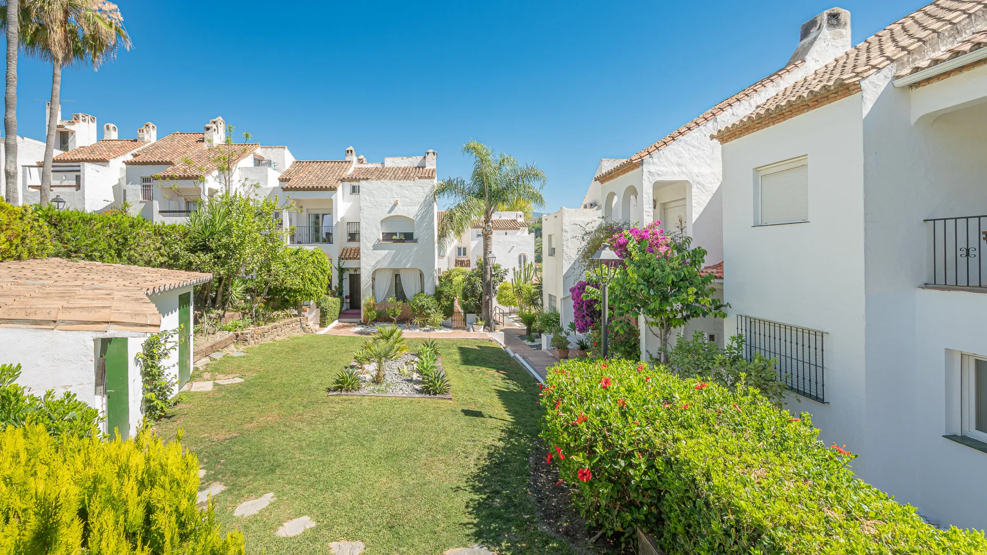 Town house for sale in Estepona