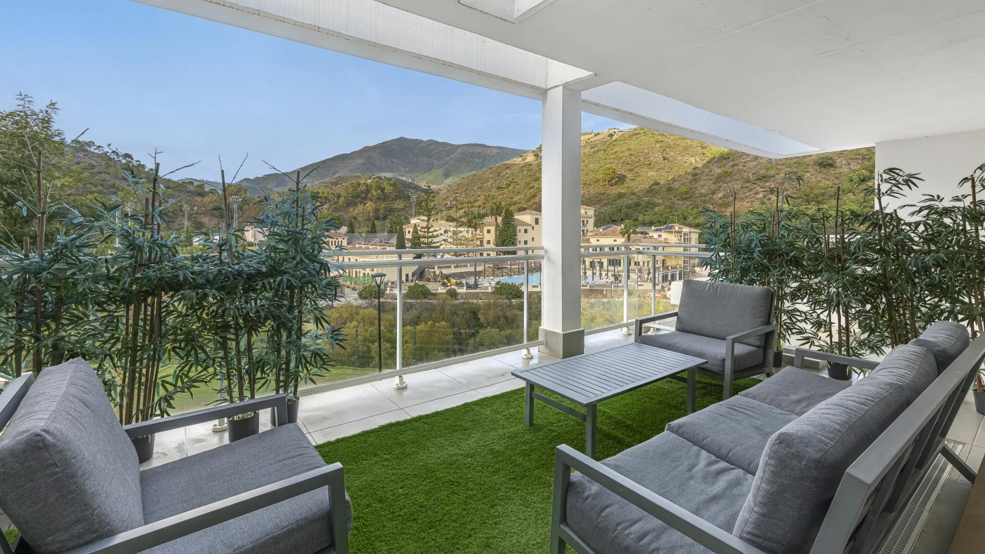Buy apartment in Benahavis Centro