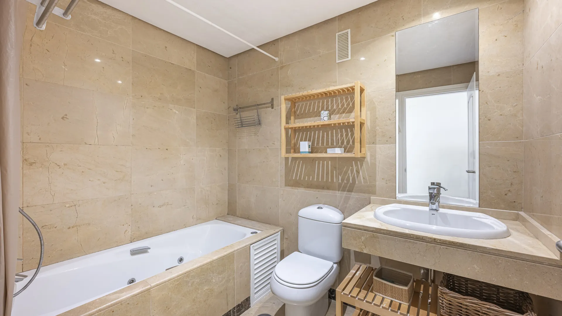 For sale Alcaidesa apartment with 2 bedrooms