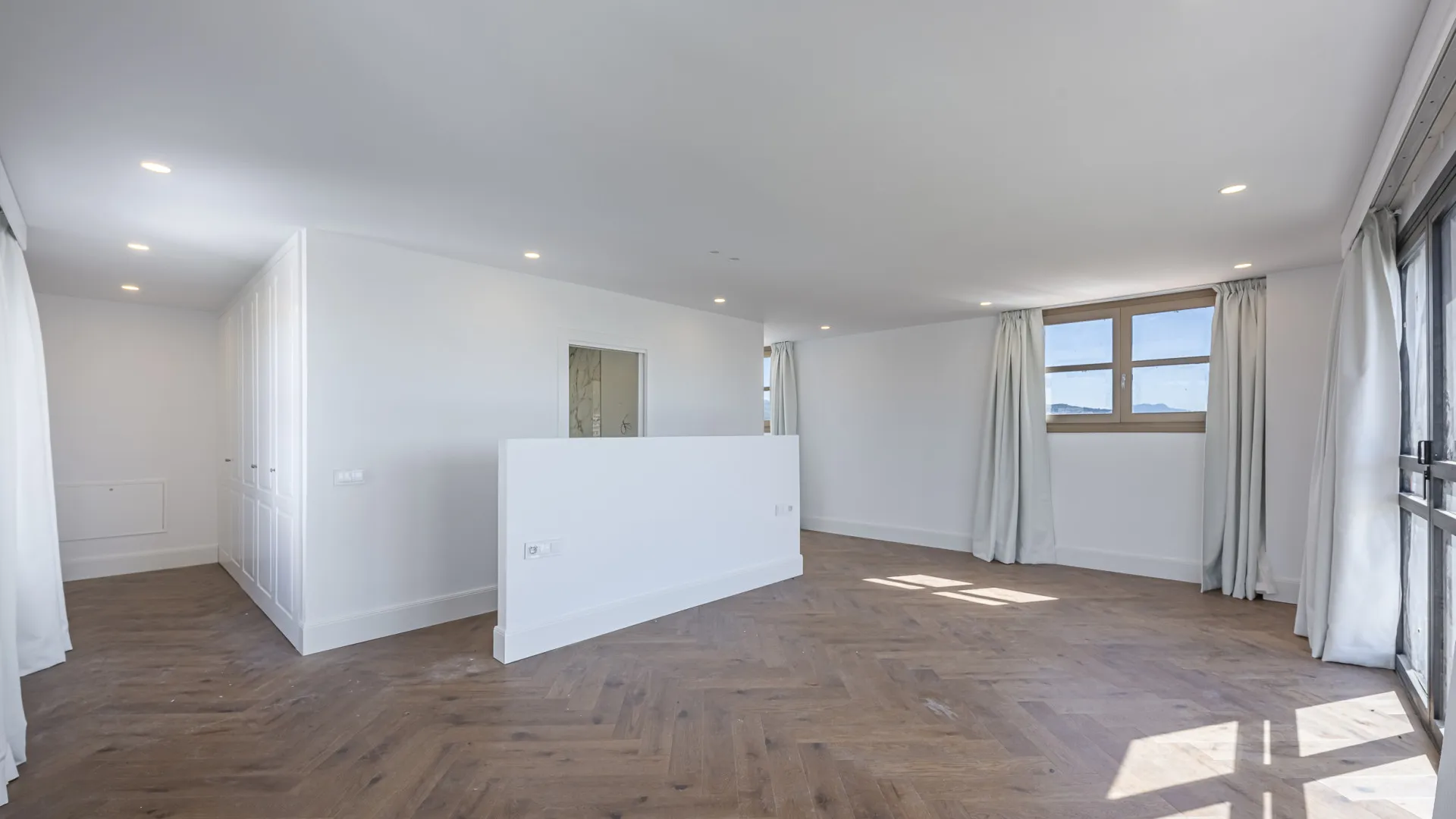 Villa en venta de 4 dormitorios en Estepona