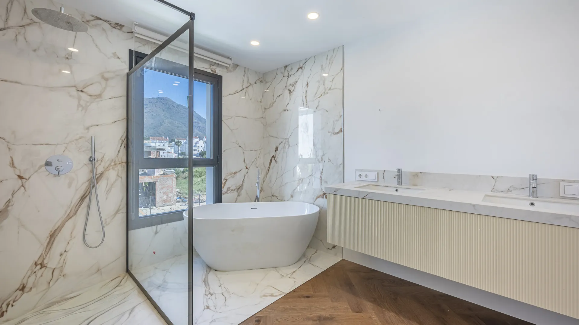 Villa en venta de 4 dormitorios en Estepona