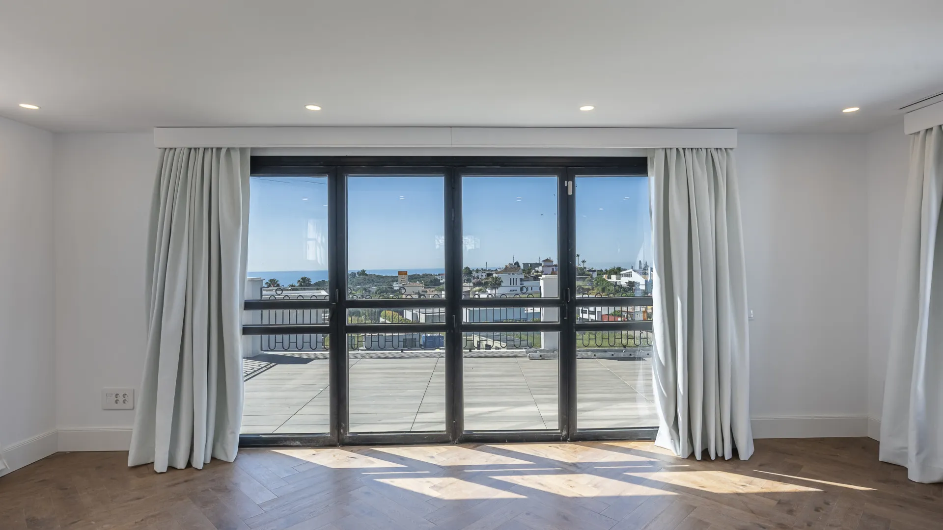 Villa en venta de 4 dormitorios en Estepona