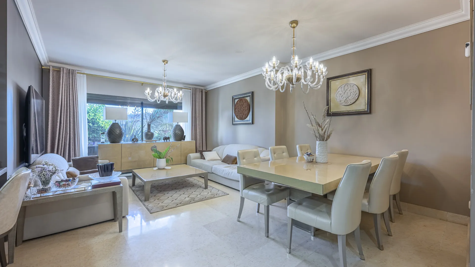 Ground floor apartment with 5 bedrooms for sale in Benahavis