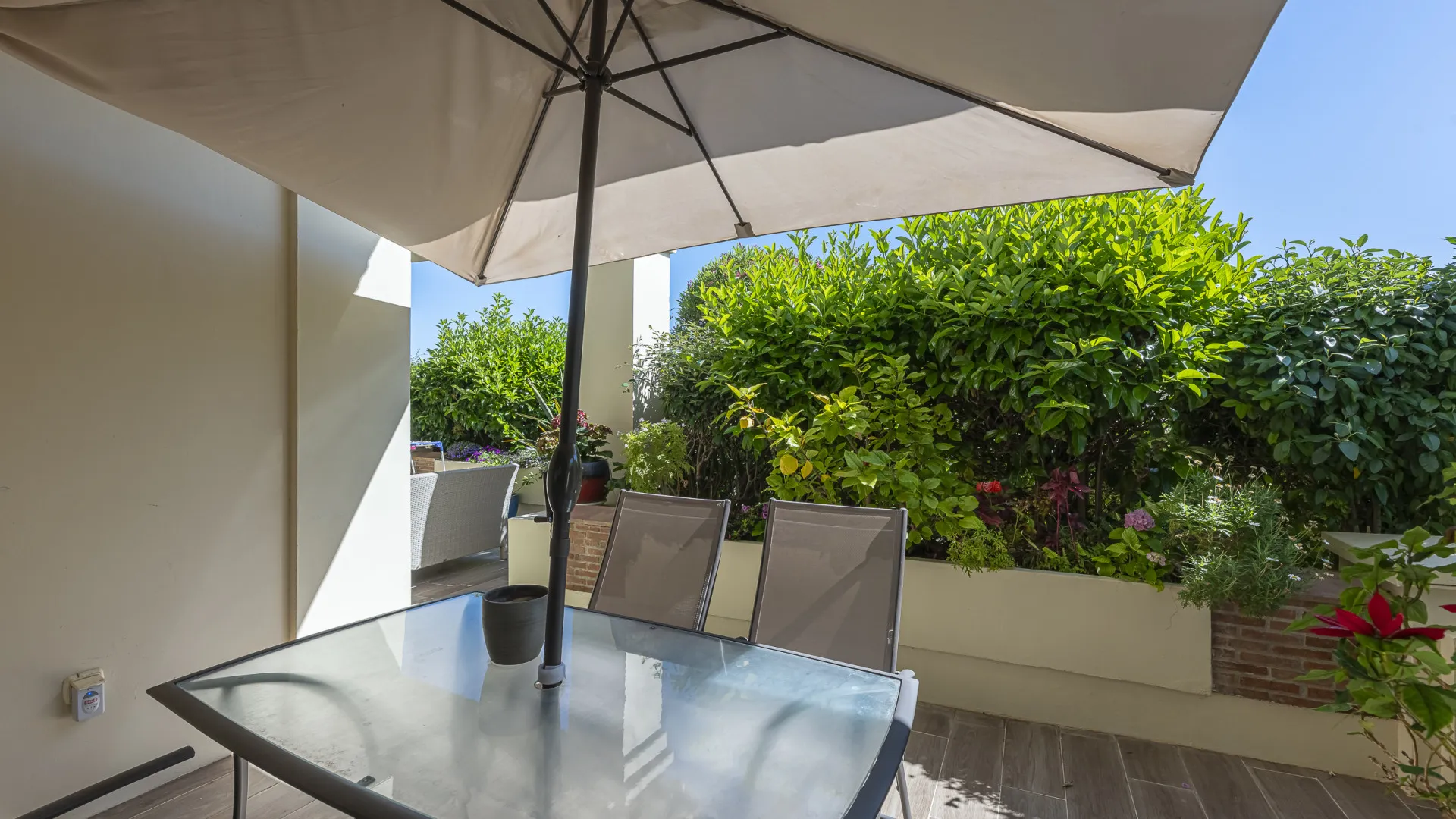 Ground floor apartment with 5 bedrooms for sale in Benahavis