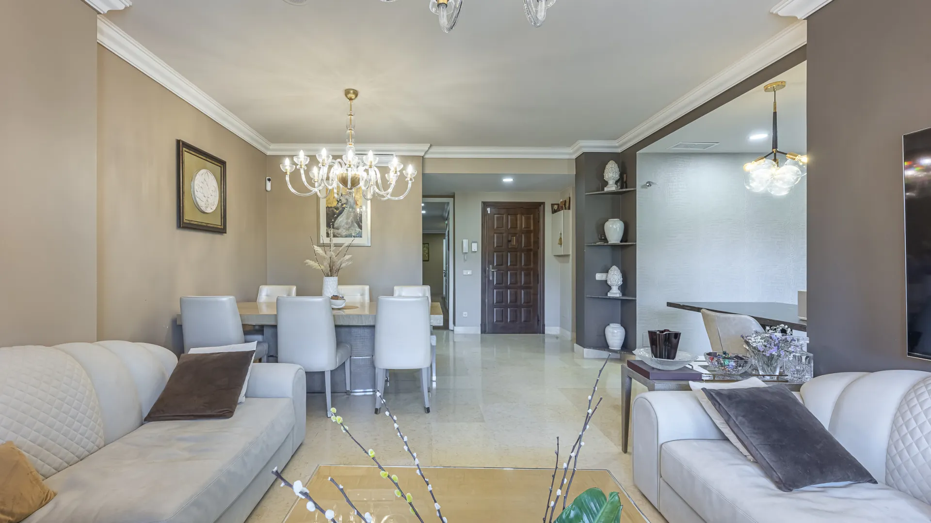 Ground floor apartment with 5 bedrooms for sale in Benahavis