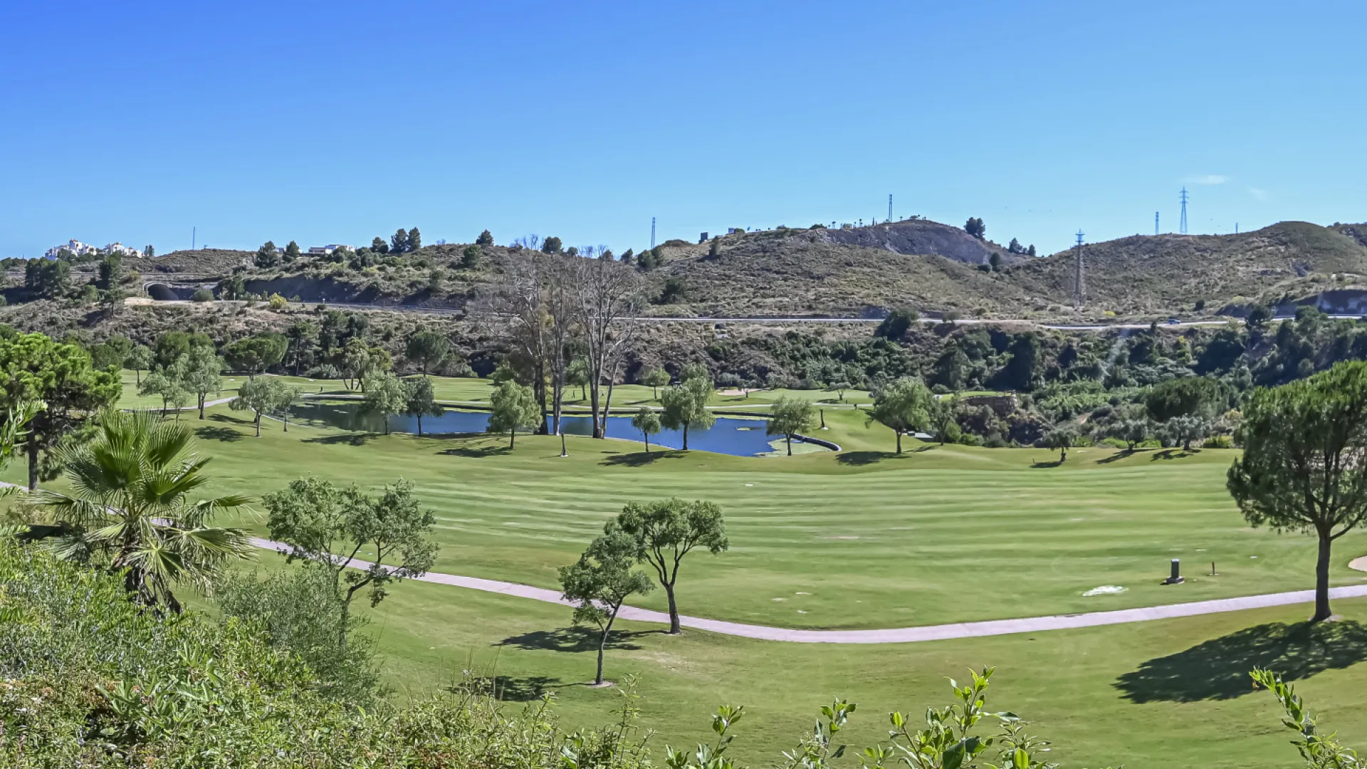 Ground floor apartment with 5 bedrooms for sale in Benahavis