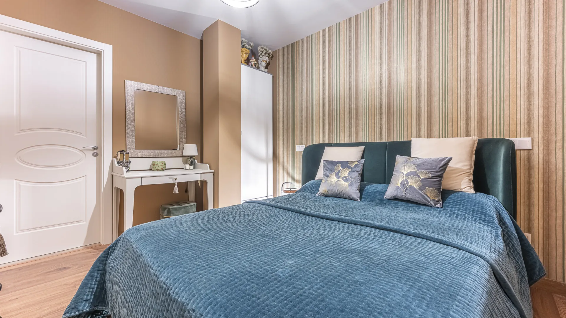 Ground floor apartment with 5 bedrooms for sale in Benahavis