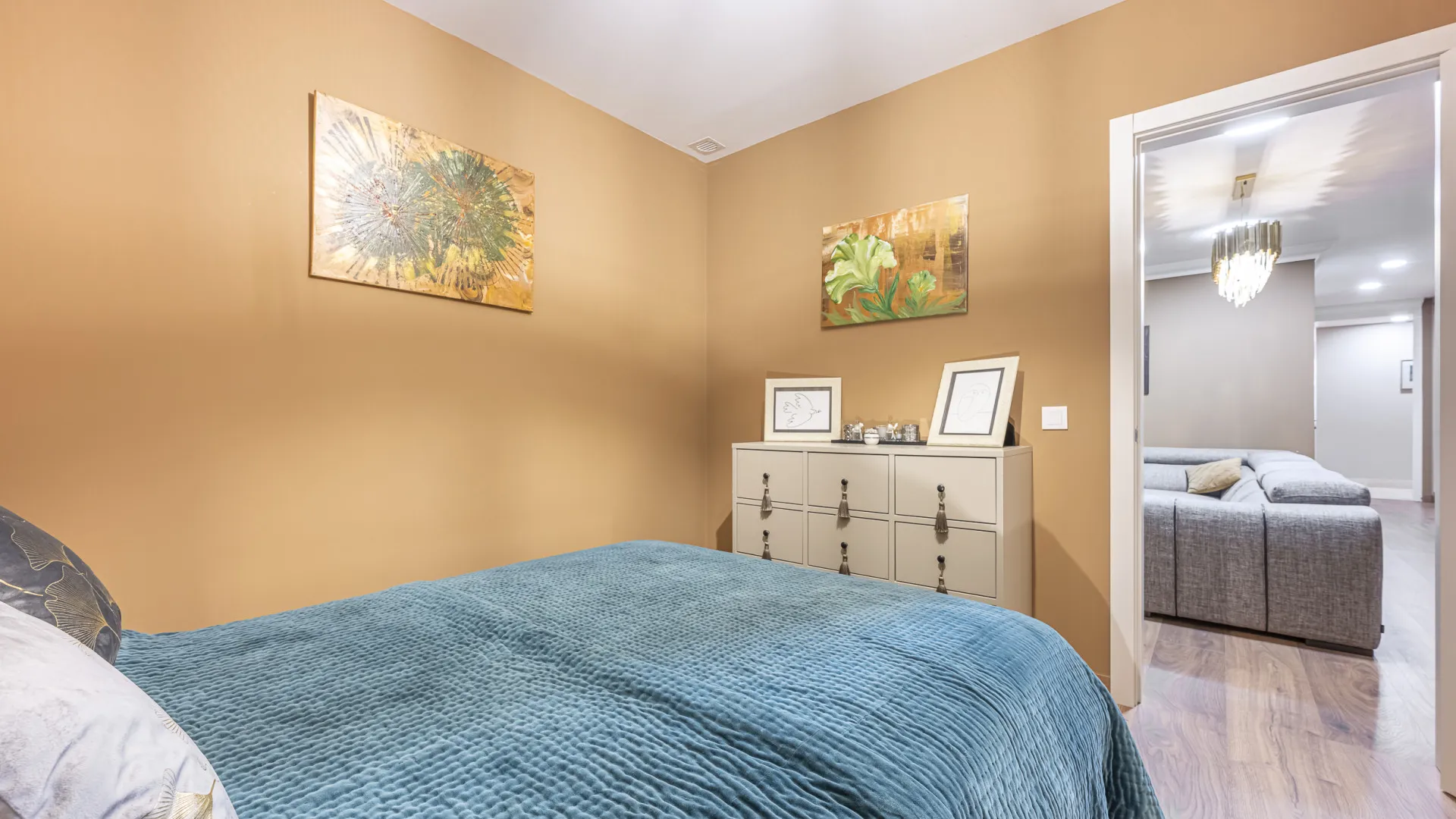 Ground floor apartment with 5 bedrooms for sale in Benahavis