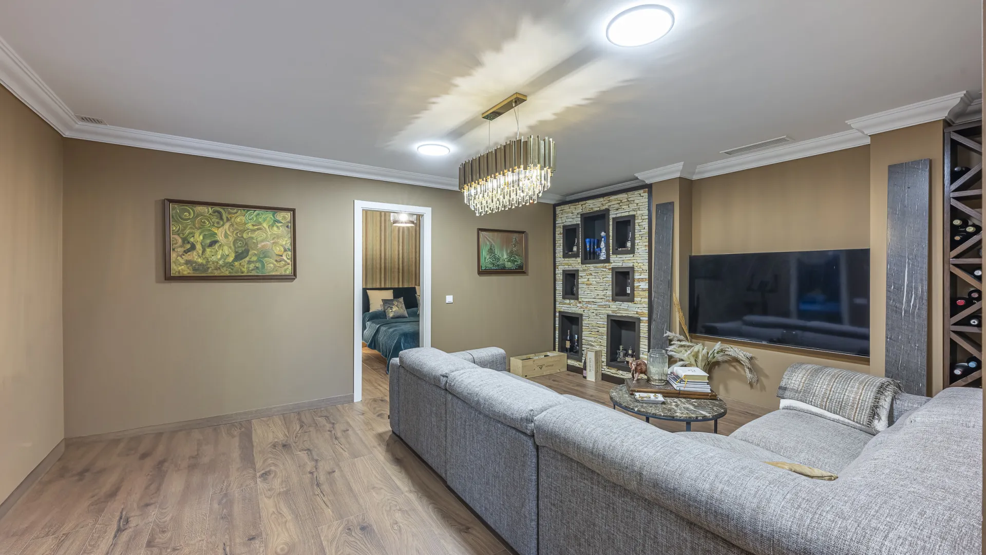 Ground floor apartment with 5 bedrooms for sale in Benahavis