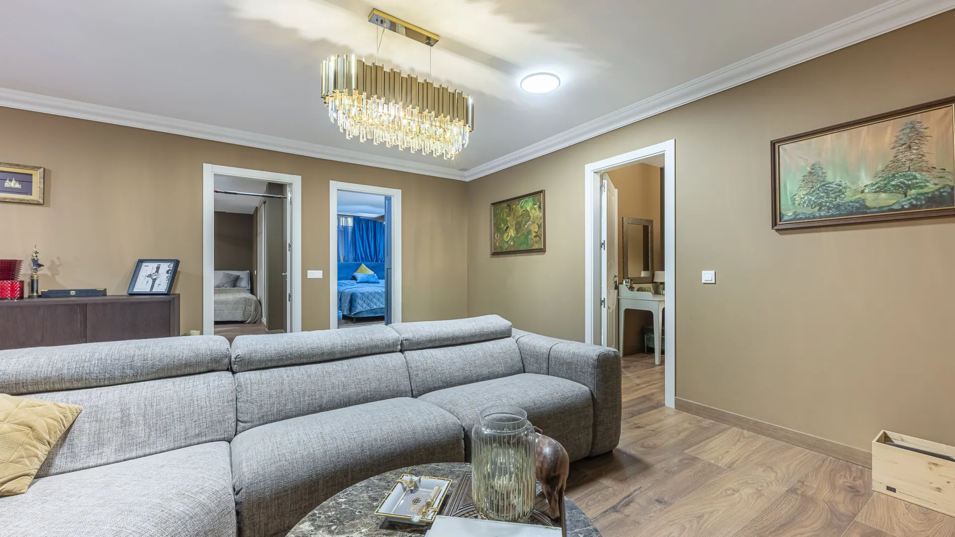 Ground floor apartment with 5 bedrooms for sale in Benahavis