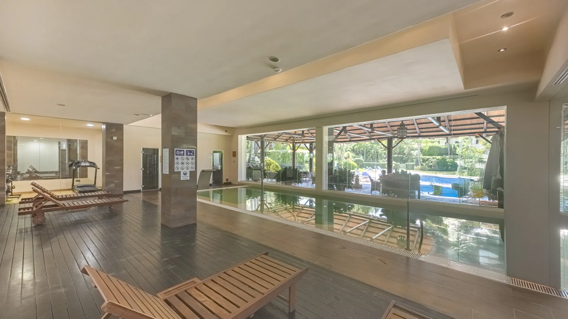Ground floor apartment with 5 bedrooms for sale in Benahavis