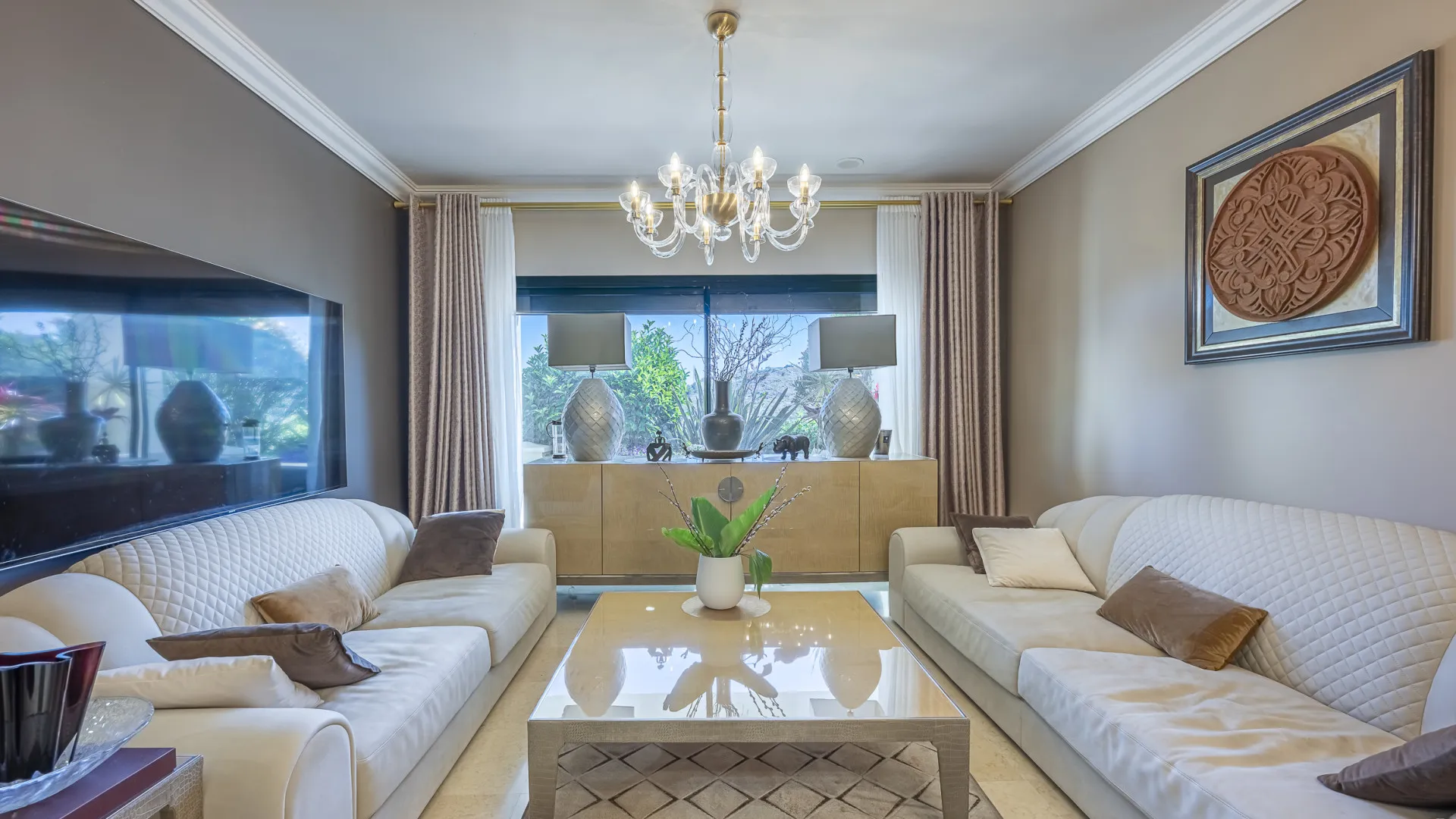 Ground floor apartment with 5 bedrooms for sale in Benahavis