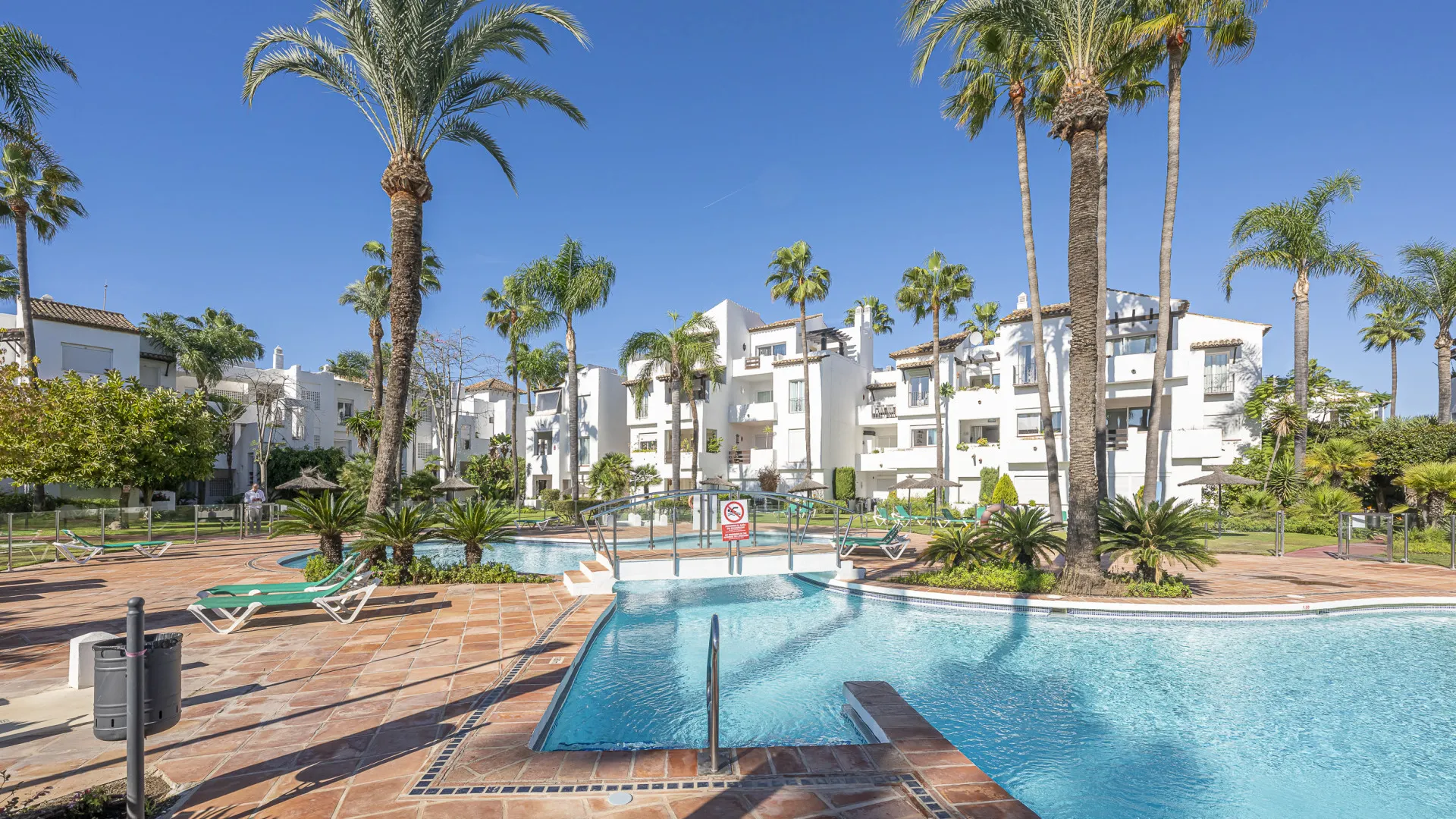 Apartamento planta baja en venta en Costalita con 3 dormitorios