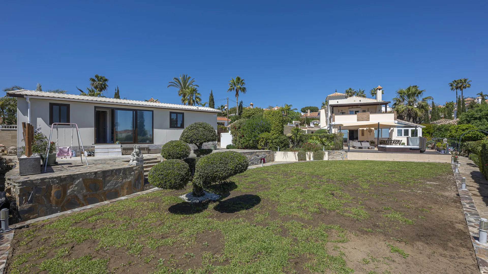 Estepona 6 bedrooms villa for sale