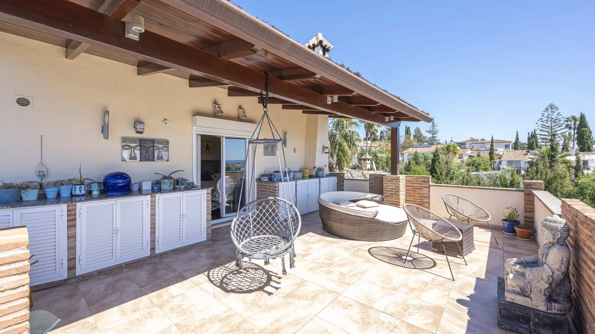 Estepona 6 bedrooms villa for sale