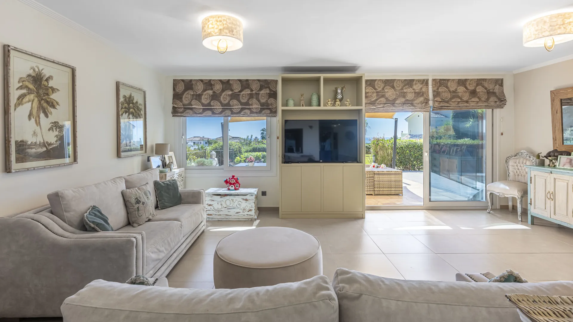 Estepona 6 bedrooms villa for sale