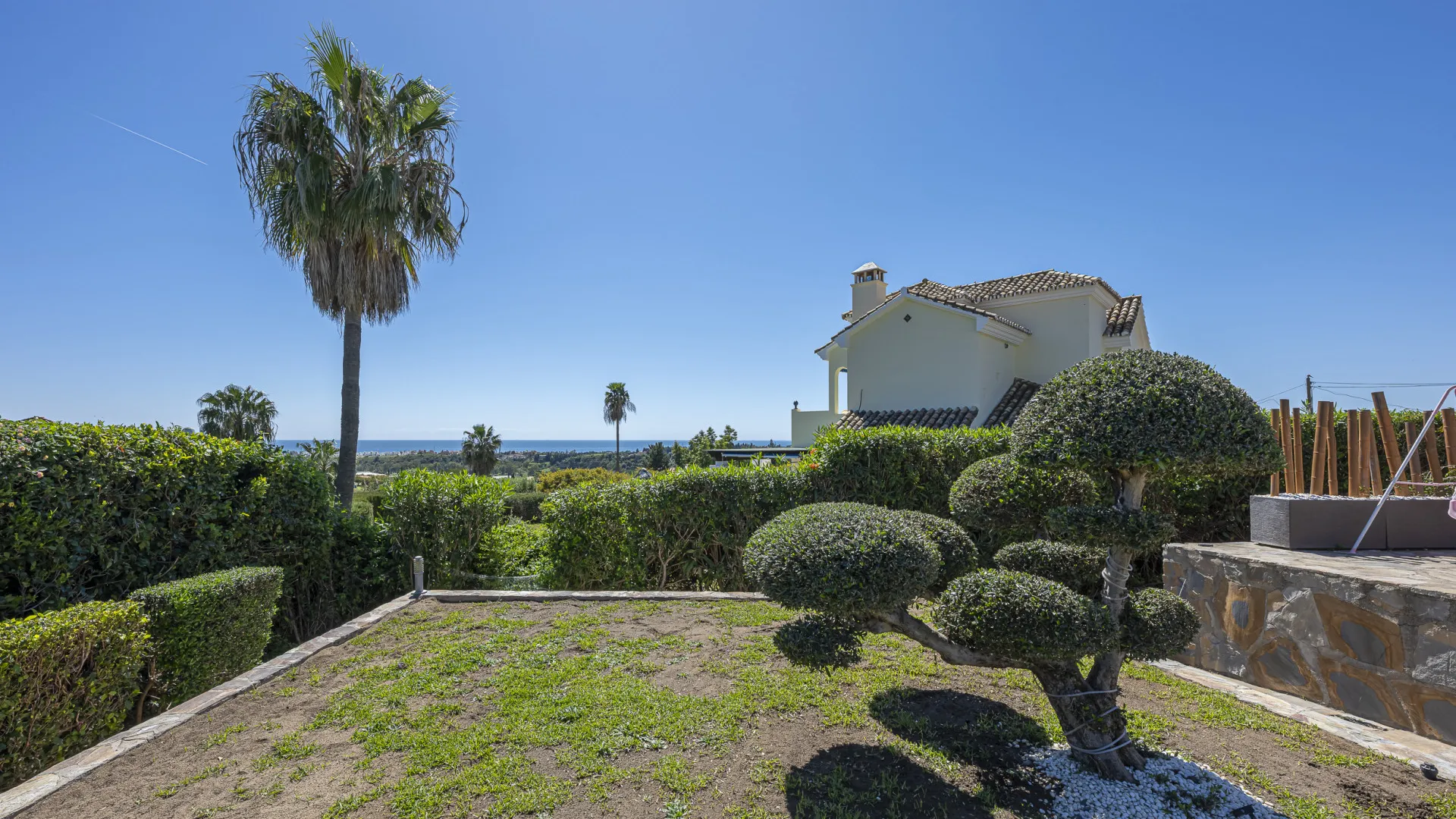 Estepona 6 bedrooms villa for sale
