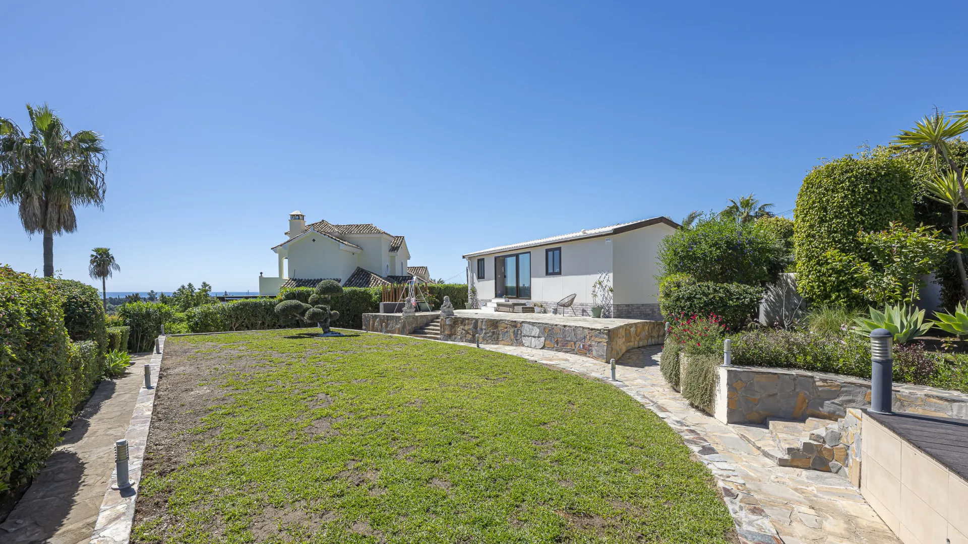 Estepona 6 bedrooms villa for sale