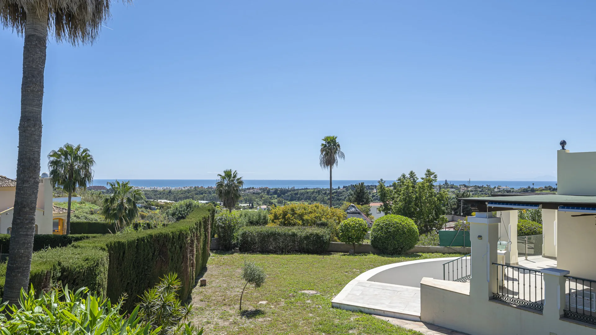 Estepona 6 bedrooms villa for sale