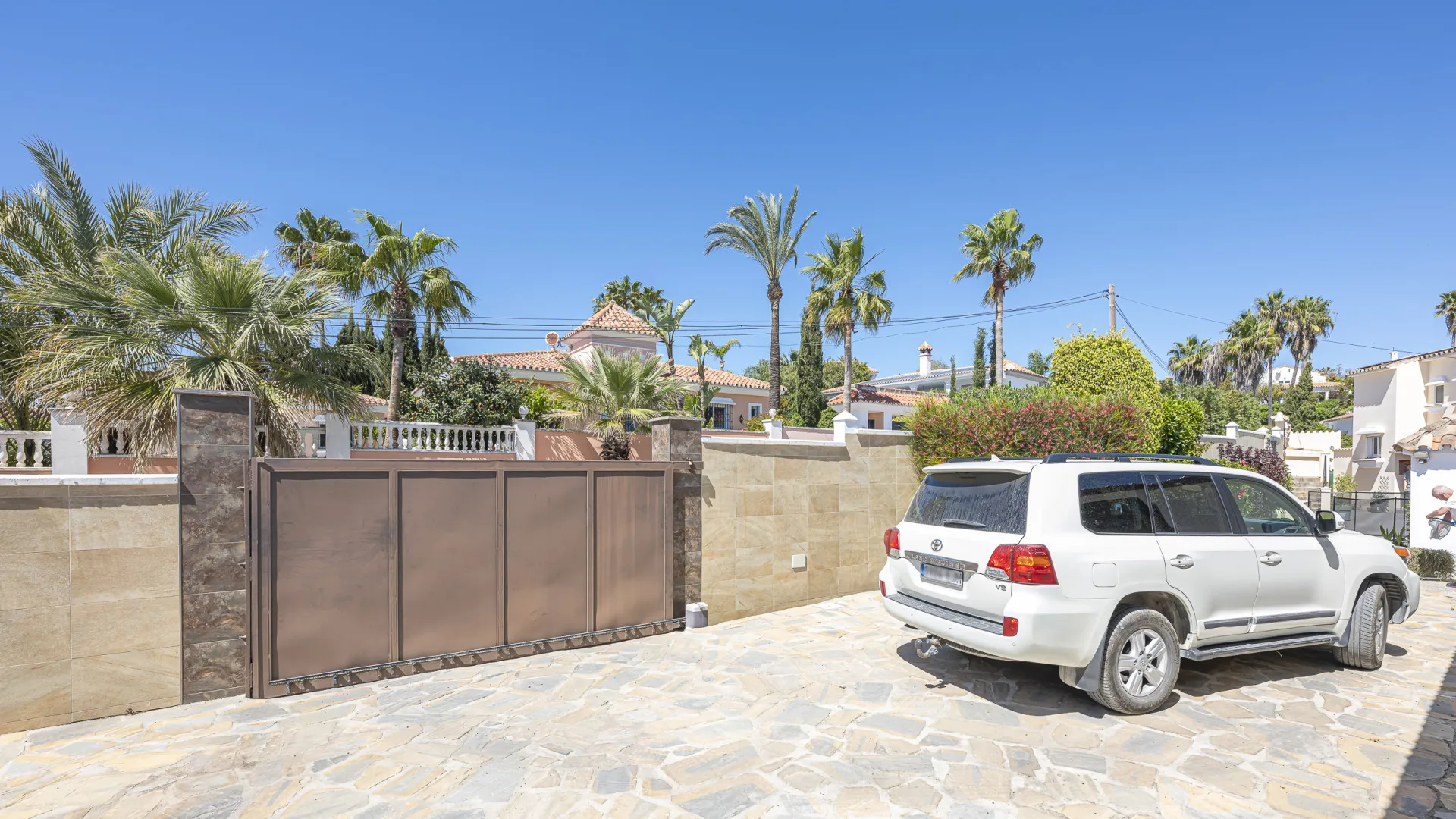 Estepona 6 bedrooms villa for sale