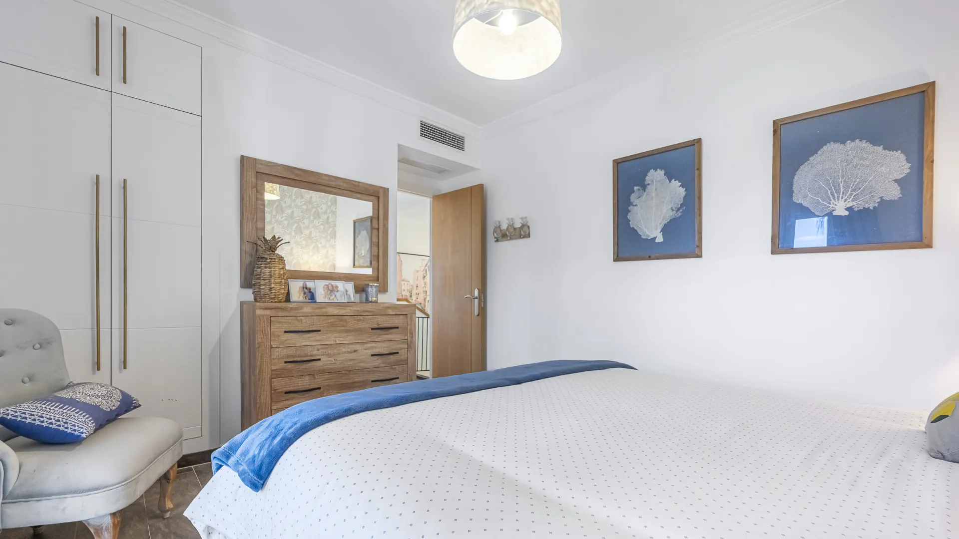 Estepona 6 bedrooms villa for sale
