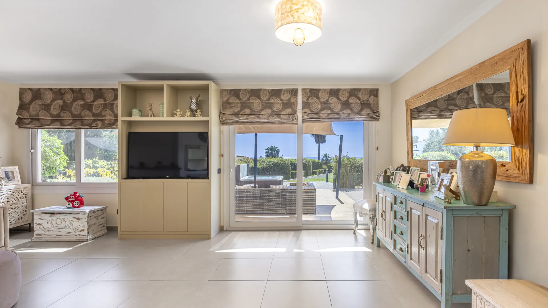 Estepona 6 bedrooms villa for sale