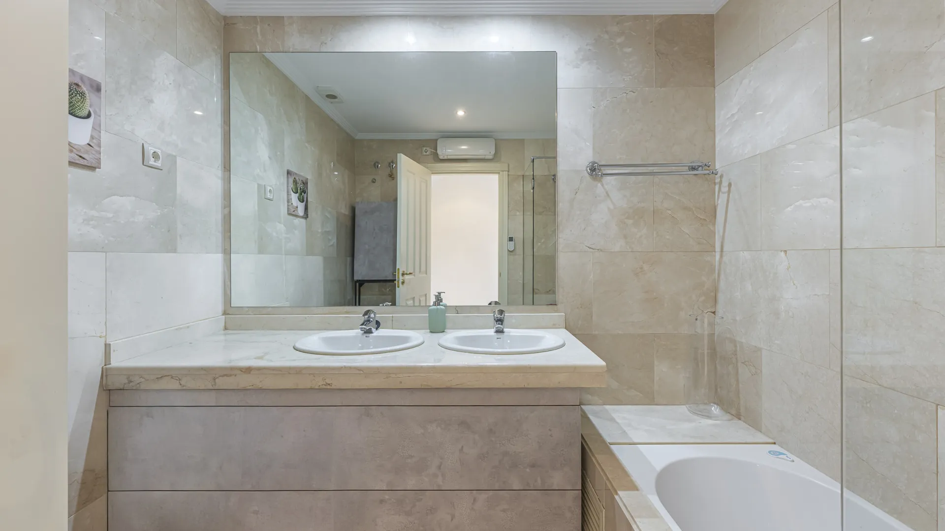 Buenas Noches 2 bedrooms ground floor apartment for sale
