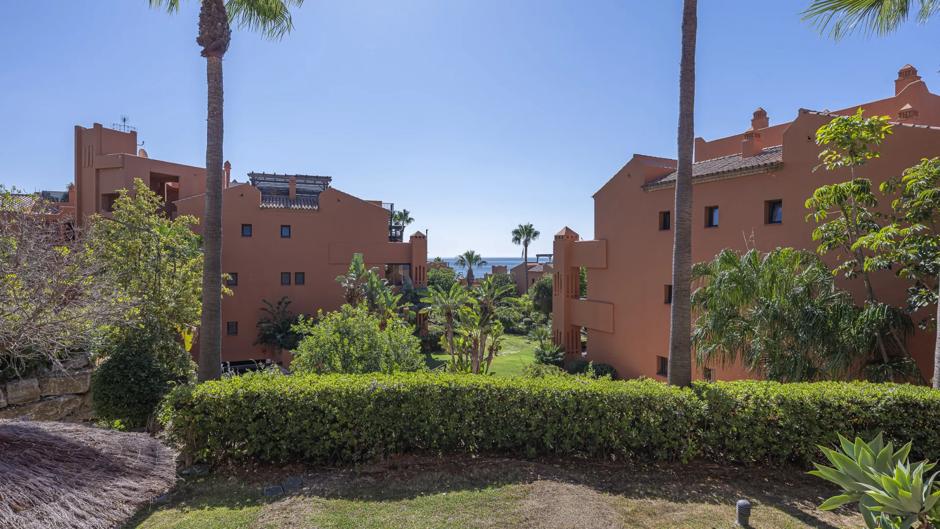 Buenas Noches 2 bedrooms ground floor apartment for sale