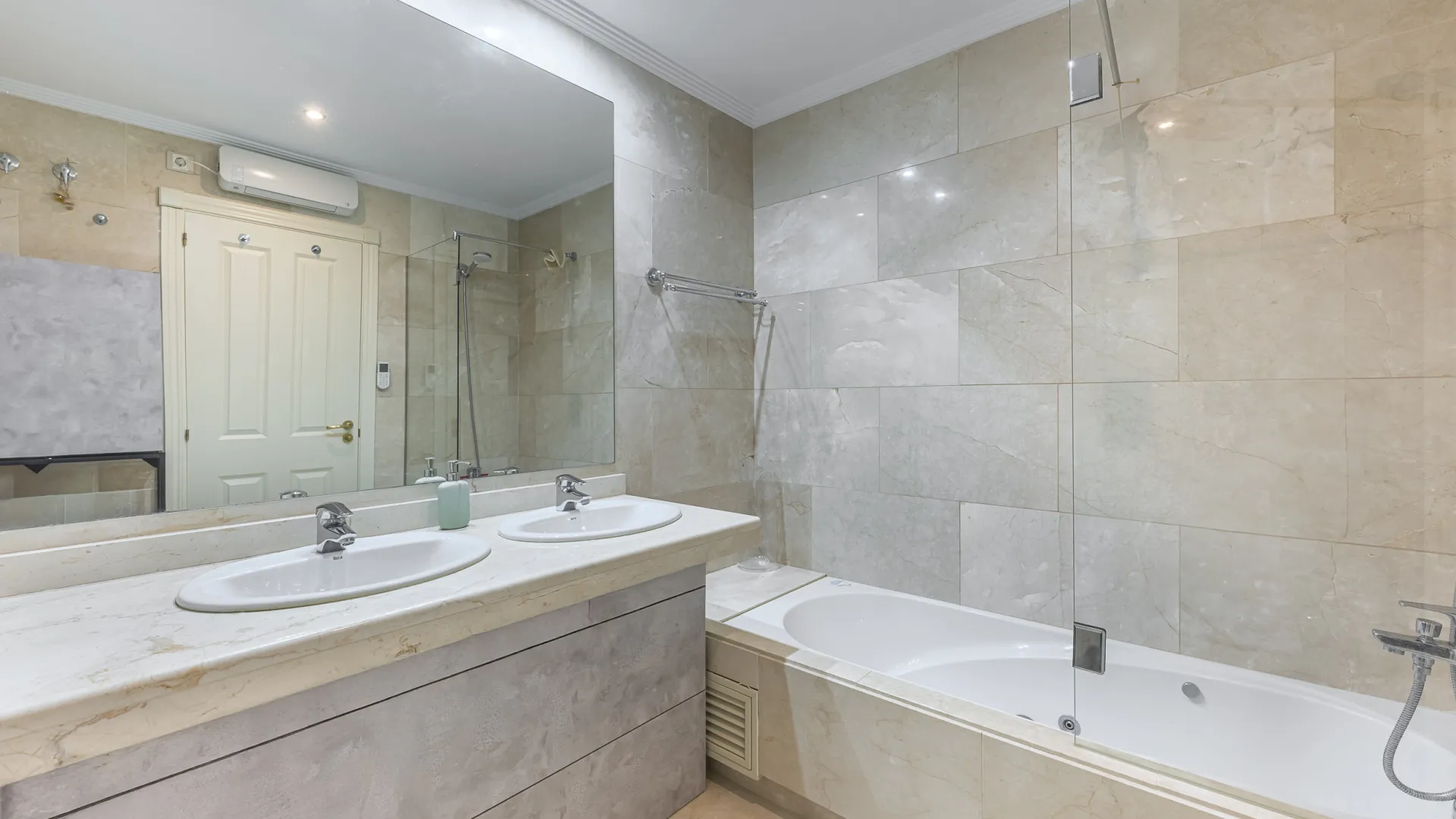 Buenas Noches 2 bedrooms ground floor apartment for sale