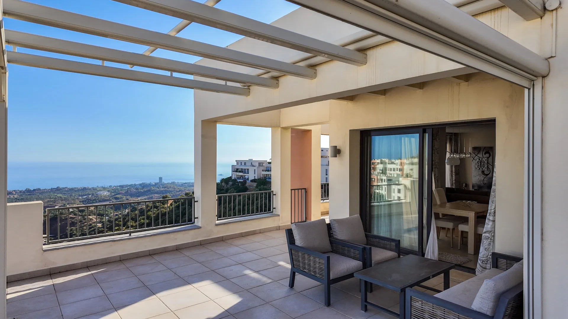 Los Altos de los Monteros, Ático de 3 dormitorios a la venta