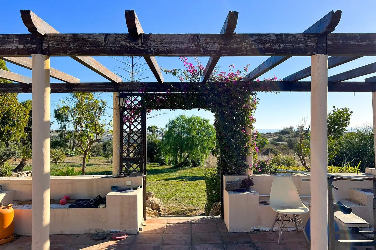Buy Estepona 4 bedrooms villa