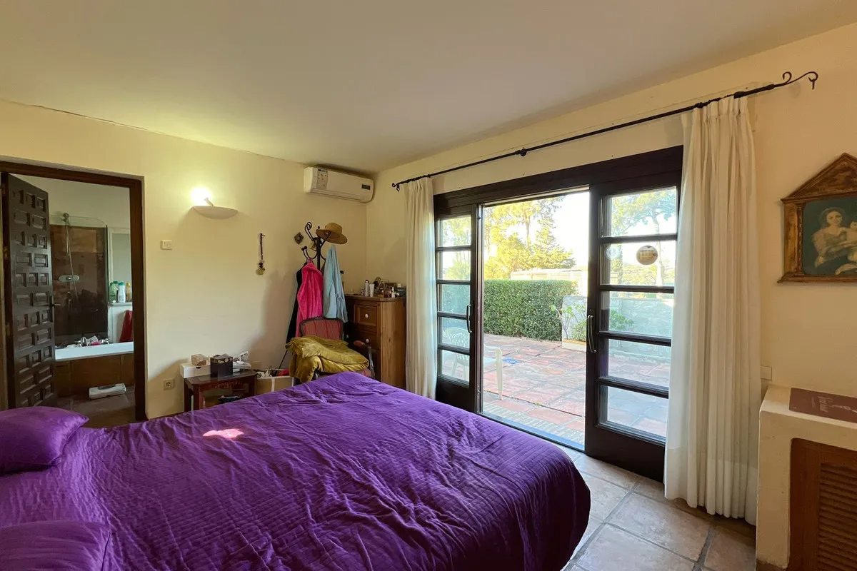 Buy Estepona 4 bedrooms villa
