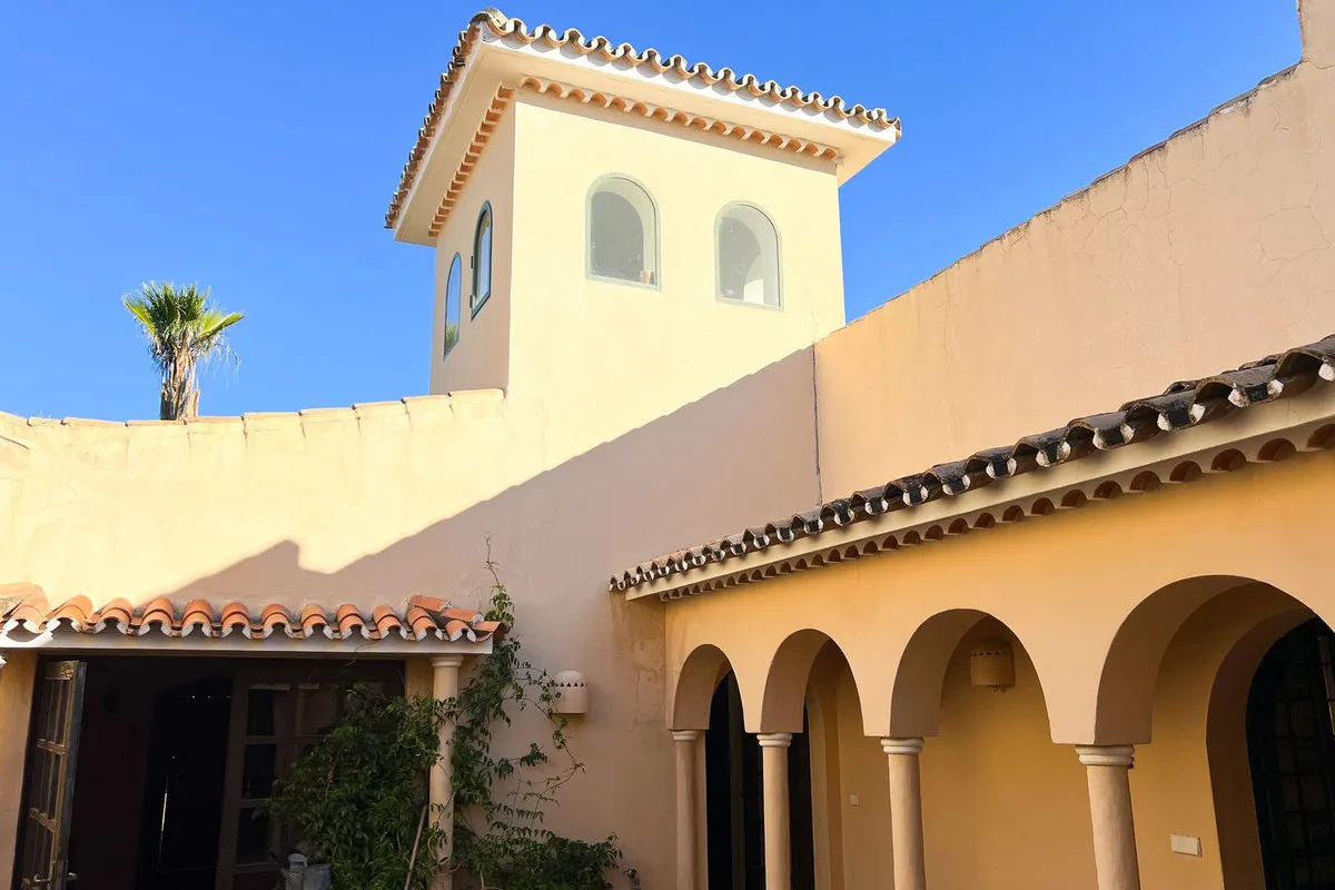 Buy Estepona 4 bedrooms villa