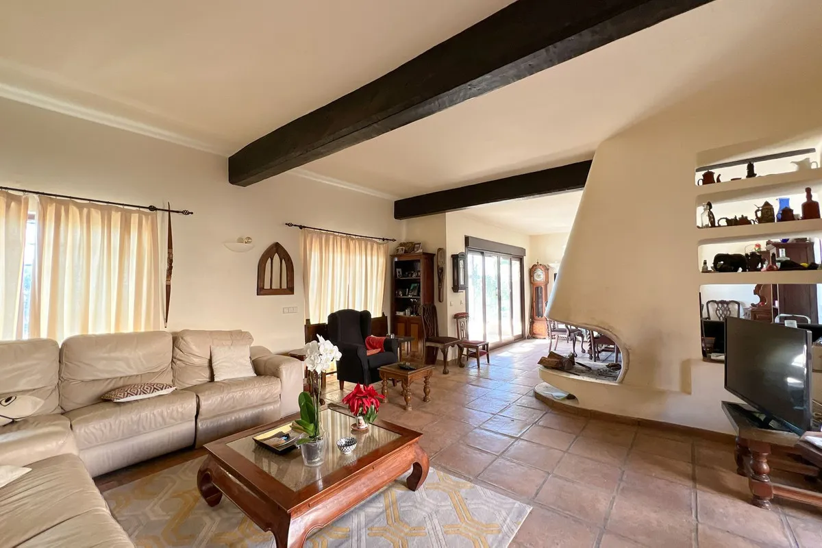 Buy Estepona 4 bedrooms villa
