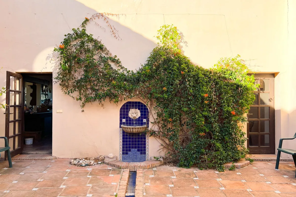 Buy Estepona 4 bedrooms villa