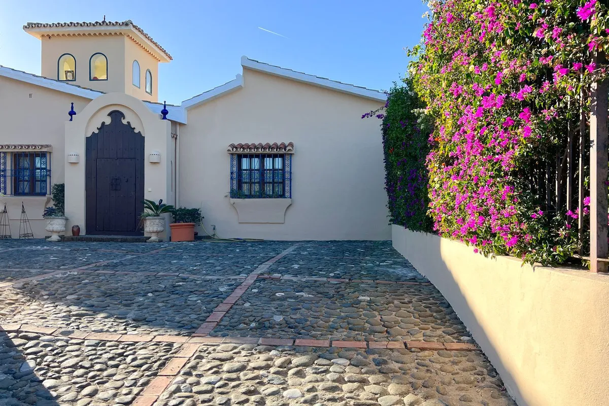 Buy Estepona 4 bedrooms villa